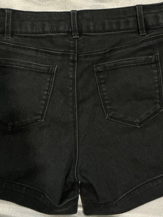 Shorts - Picture 4 of 5